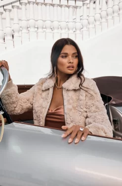 Suzanne Faux Fur Jacket -ASTR the Label Store 21 11 04 LOOK 04 0167 2 scaled