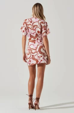 Oriana Abstract Print Mini Skirt -ASTR the Label Store ACS9117 BROWNPINKGEO 4 scaled