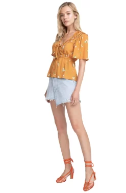 Sonny Floral Top -ASTR the Label Store ACT15296 APRICOT FLORAL 2 scaled