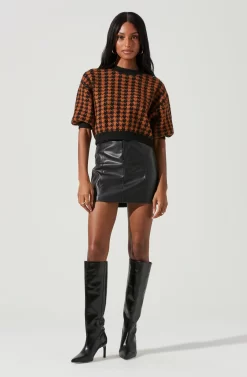 Colette Houndstooth Short Sleeve Sweater -ASTR the Label Store ACT17283B BROWNBLACKHOUNDSTOOTH 1183 scaled
