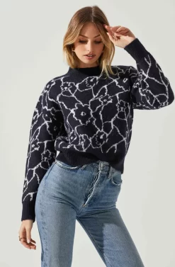Saira Abstract Floral Sweater -ASTR the Label Store ACT17330L NAVYCREAM 3 scaled