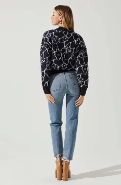 Saira Abstract Floral Sweater -ASTR the Label Store ACT17330L NAVYCREAM 6 scaled