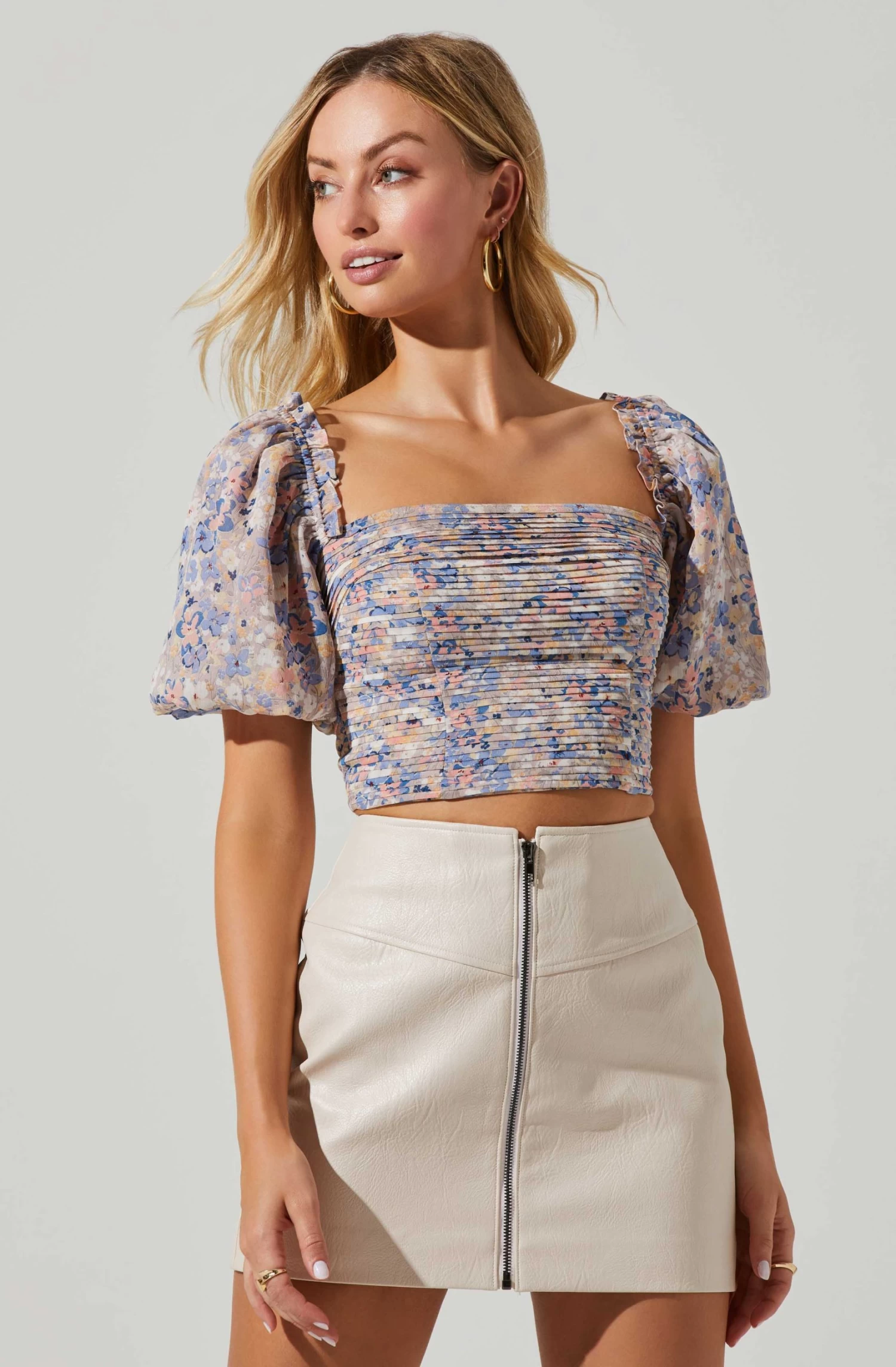 Lin Floral Pleated Puff Sleeve Top 1 Lin Floral Pleated Puff Sleeve Top