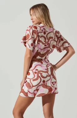 Tamela Collared Short Sleeve Crop Top -ASTR the Label Store ACT17696 BROWNPINKGEO 5 scaled