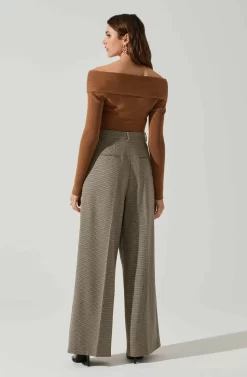 Zayla Off The Shoulder Sweater -ASTR the Label Store ACT17825 BROWN 6 scaled