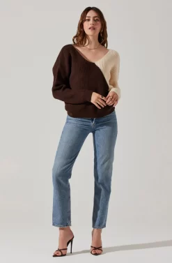 Two Toned Twist Back Sweater -ASTR the Label Store ALT16617 FCI BROWNCONTRAST 1 scaled