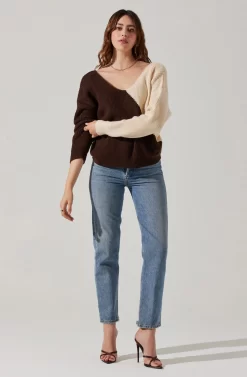 Two Toned Twist Back Sweater -ASTR the Label Store ALT16617 FCI BROWNCONTRAST 2 scaled