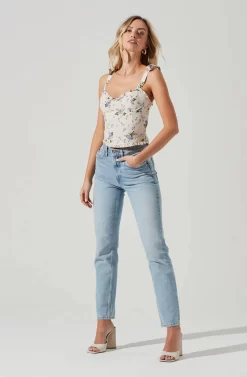 Tie Strap Floral Cami -ASTR the Label Store AT17240 CREAMBLUEFLORAL 1721 scaled