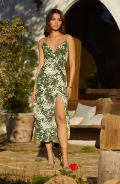 Destination Tropical Print Side Slit Midi Dress -ASTR the Label Store GUESTOFWEDDING 2164 scaled
